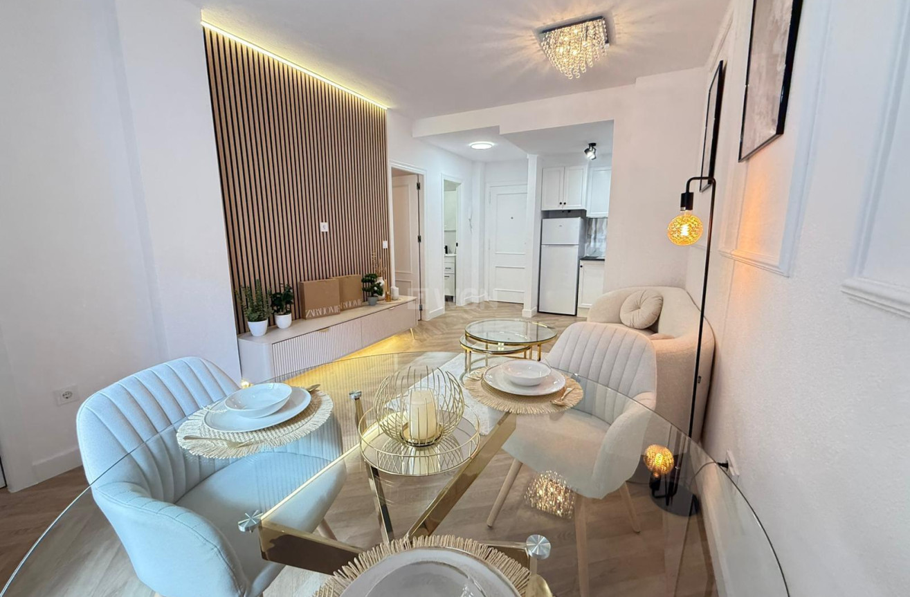 Odsprzedaż - Mieszkanie w bloku - Torrevieja - PARQUE DE LAS NACIONES