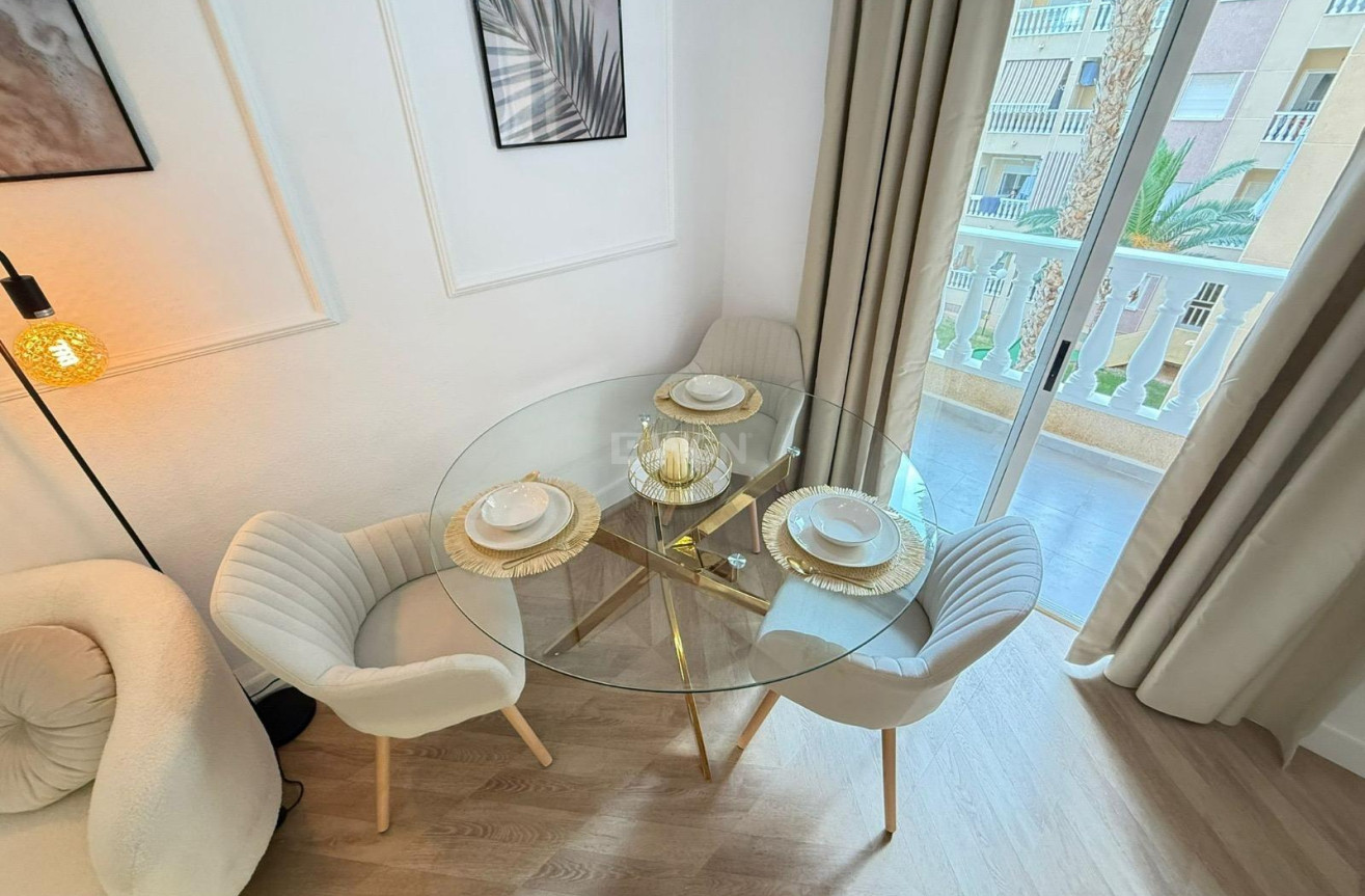 Odsprzedaż - Mieszkanie w bloku - Torrevieja - PARQUE DE LAS NACIONES