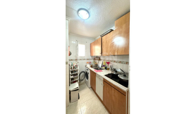 Odsprzedaż - Mieszkanie w bloku - Torrevieja - Estacion De Autobuses