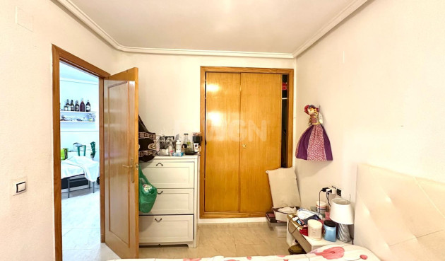 Odsprzedaż - Mieszkanie w bloku - Torrevieja - Estacion De Autobuses