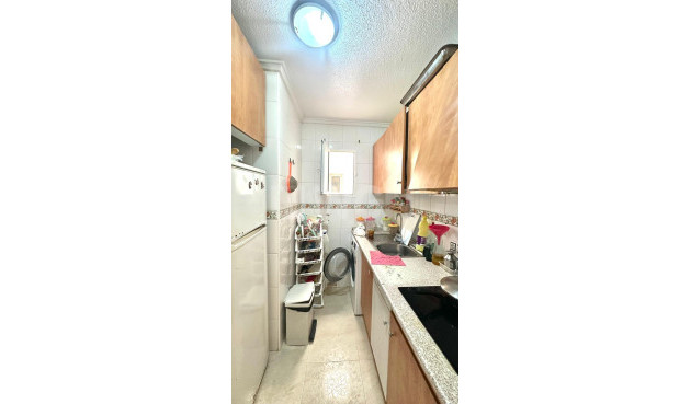 Odsprzedaż - Mieszkanie w bloku - Torrevieja - Estacion De Autobuses