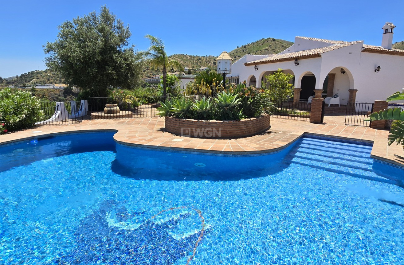 Odsprzedaż - Villa - Vinuela - Inland