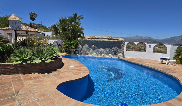 Odsprzedaż - Villa - Vinuela - Inland