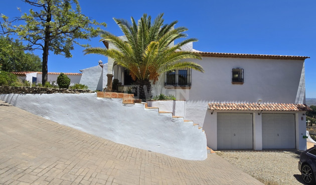 Odsprzedaż - Villa - Vinuela - Inland