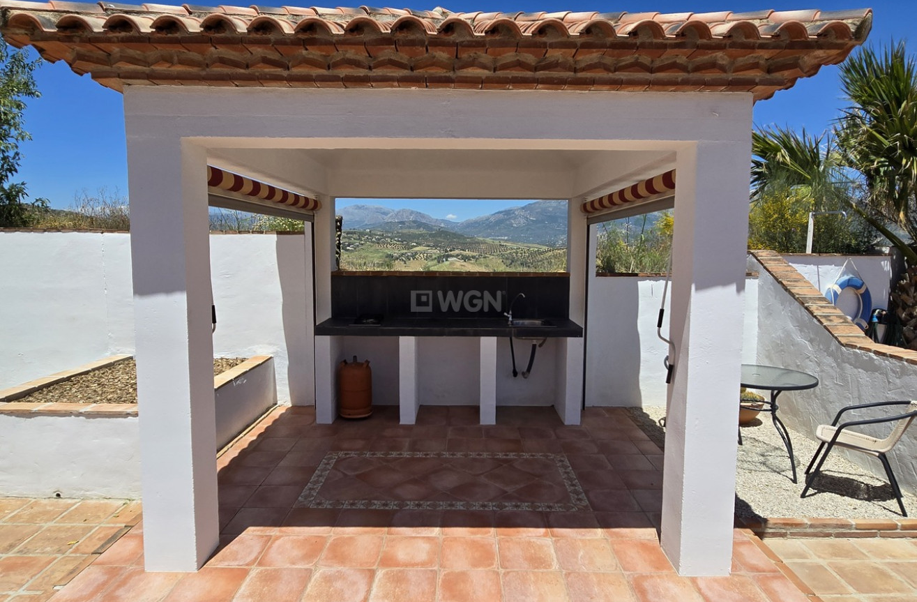 Odsprzedaż - Villa - Vinuela - Inland