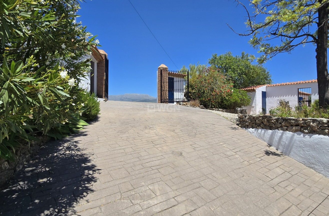 Odsprzedaż - Villa - Vinuela - Inland