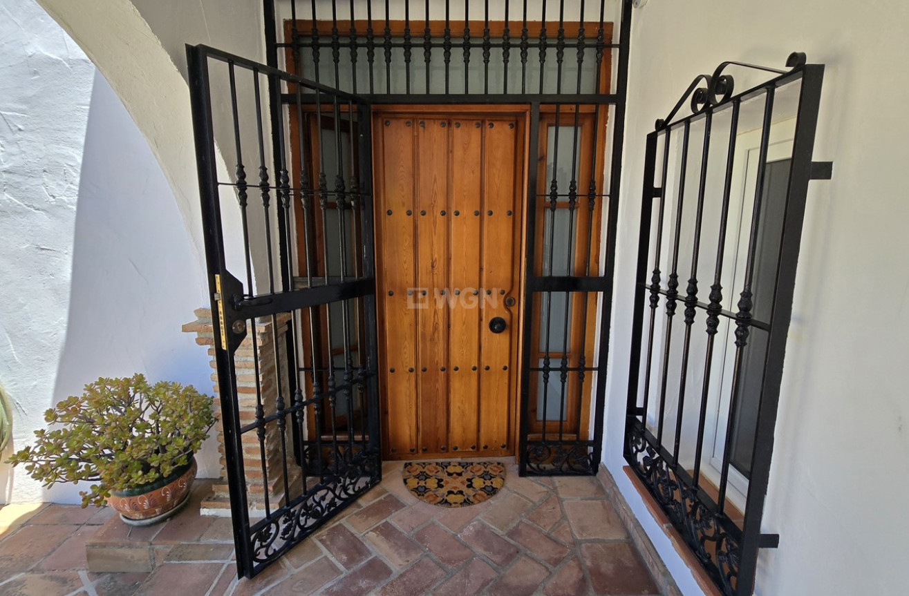 Odsprzedaż - Villa - Vinuela - Inland