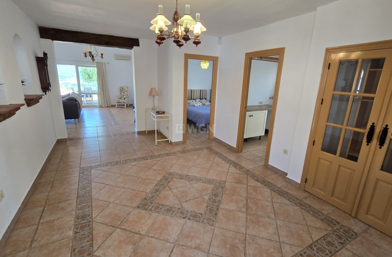 Odsprzedaż - Villa - Vinuela - Inland