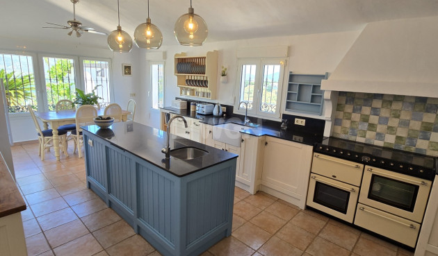 Odsprzedaż - Villa - Vinuela - Inland