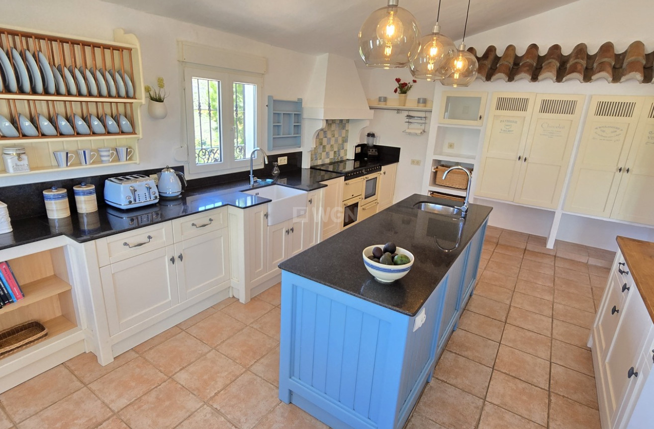 Odsprzedaż - Villa - Vinuela - Inland