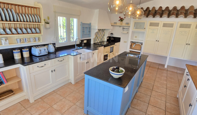 Odsprzedaż - Villa - Vinuela - Inland