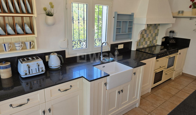 Odsprzedaż - Villa - Vinuela - Inland