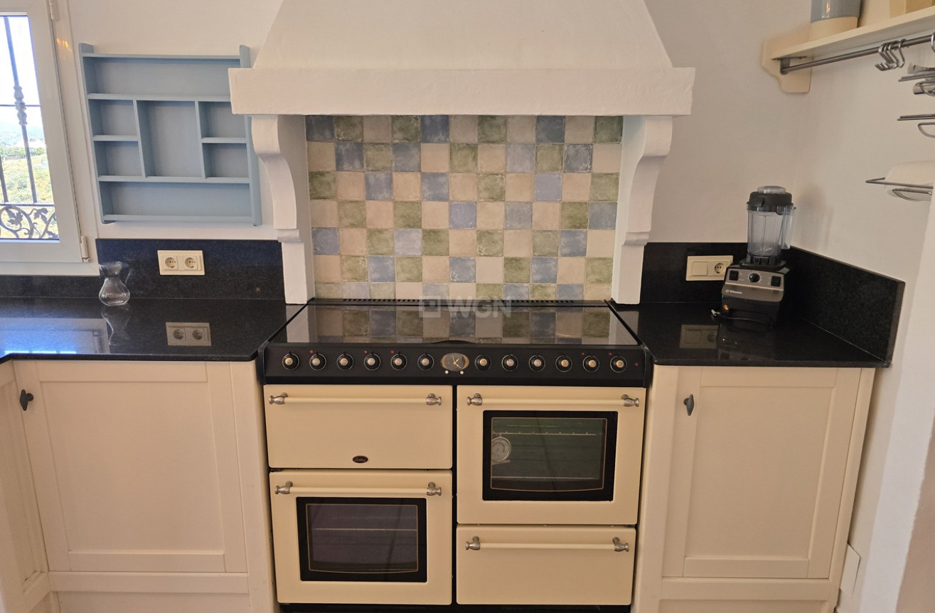 Odsprzedaż - Villa - Vinuela - Inland