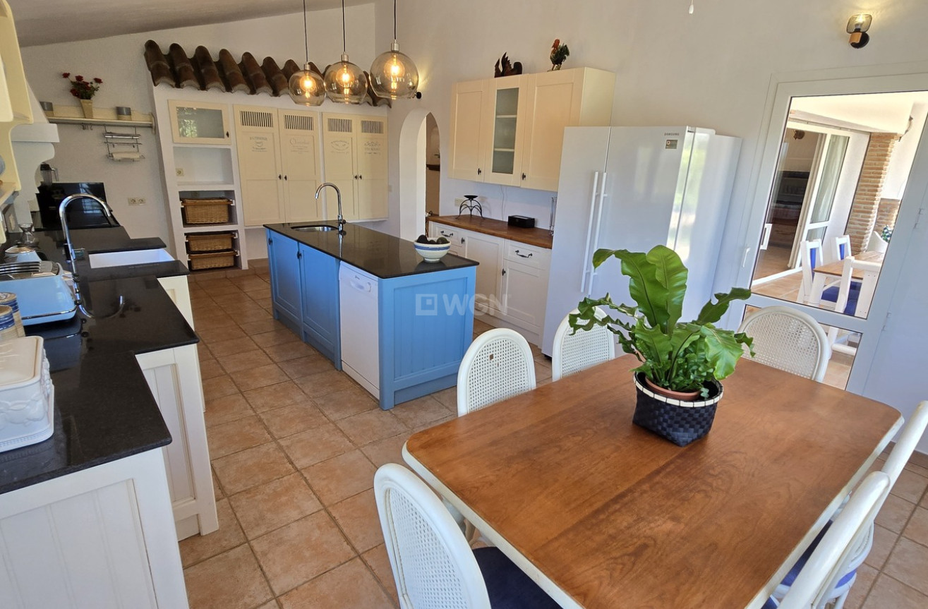 Odsprzedaż - Villa - Vinuela - Inland