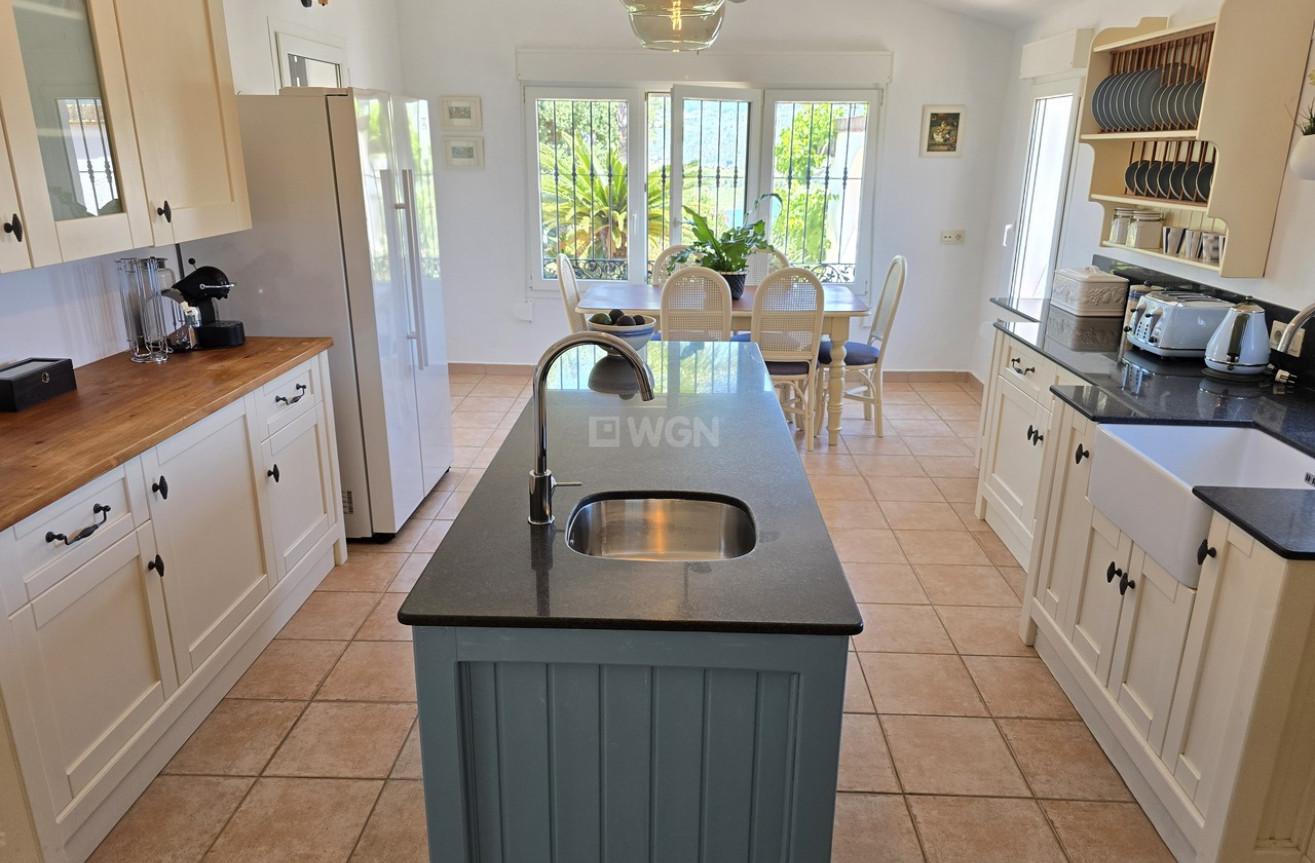 Odsprzedaż - Villa - Vinuela - Inland