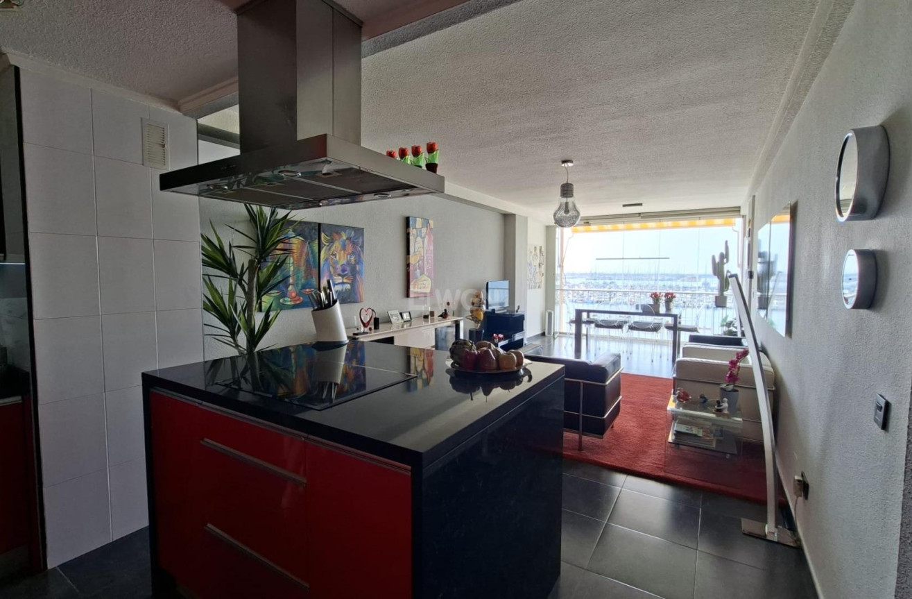 Resale - Apartment / flat - Torrevieja - Acequion