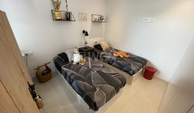 Resale - Bungalow - Pilar de la Horadada - Costa Blanca