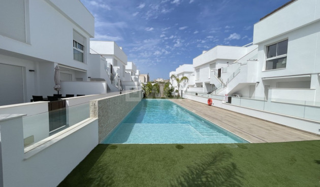 Resale - Bungalow - Pilar de la Horadada - Costa Blanca