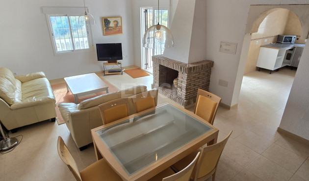 Odsprzedaż - Villa - Vinuela - Inland