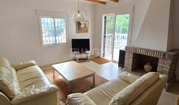 Odsprzedaż - Villa - Vinuela - Inland