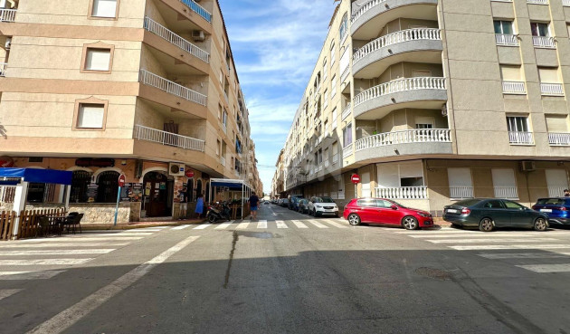 Resale - Apartment / flat - Torrevieja - Acequion