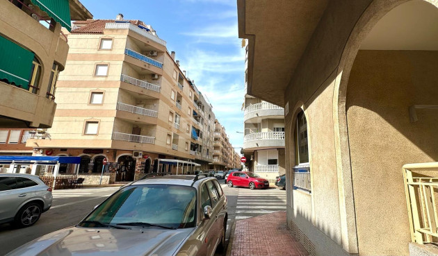 Resale - Apartment / flat - Torrevieja - Acequion