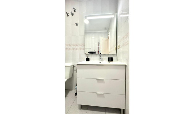 Resale - Apartment / flat - Torrevieja - Acequion