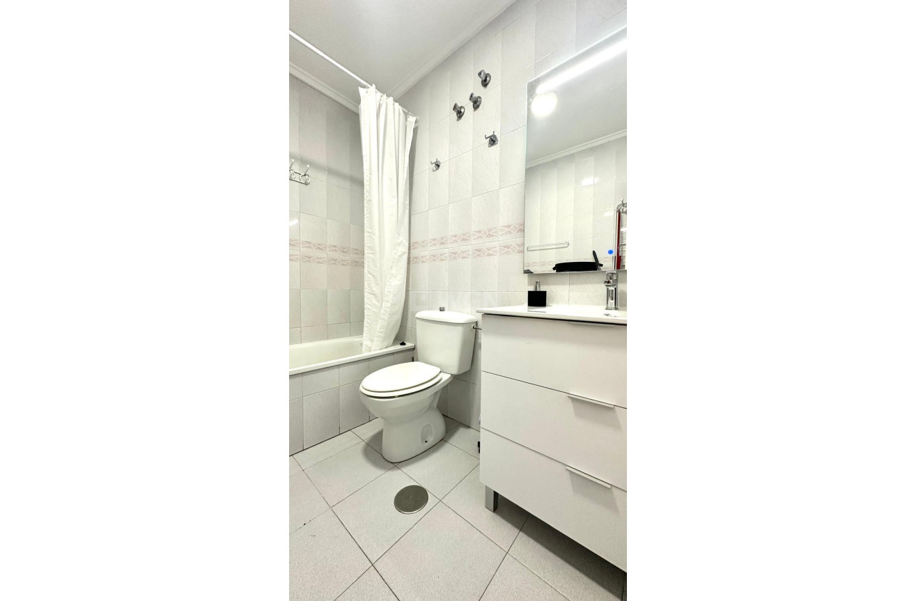 Resale - Apartment / flat - Torrevieja - Acequion