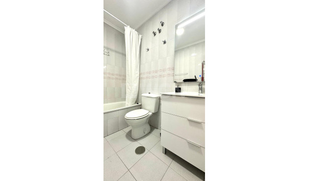 Resale - Apartment / flat - Torrevieja - Acequion