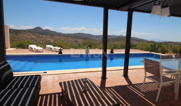 Odsprzedaż - Villa - Macisvenda - Inland