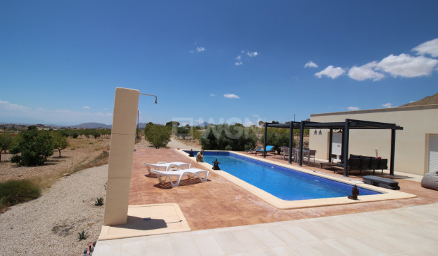 Odsprzedaż - Villa - Macisvenda - Inland