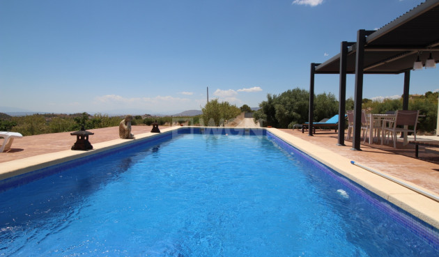 Odsprzedaż - Villa - Macisvenda - Inland