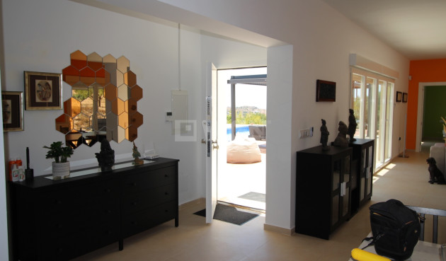 Odsprzedaż - Villa - Macisvenda - Inland