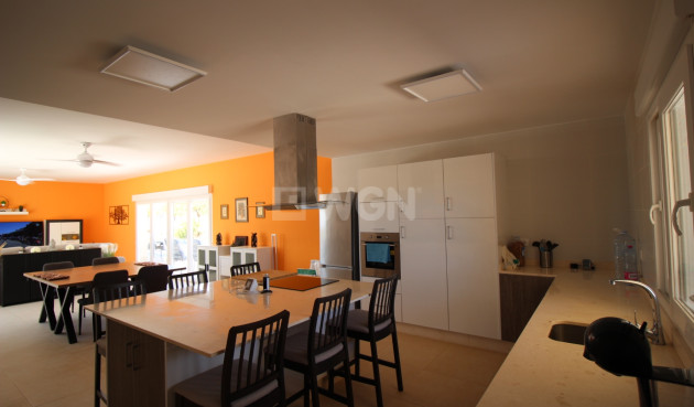 Odsprzedaż - Villa - Macisvenda - Inland