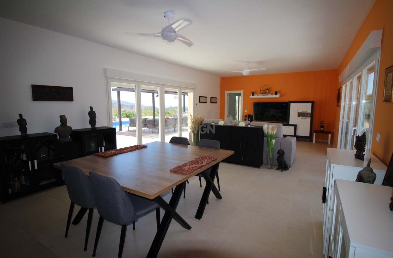 Odsprzedaż - Villa - Macisvenda - Inland