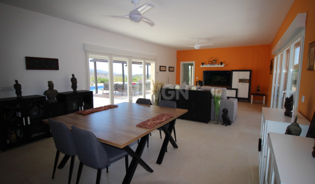 Odsprzedaż - Villa - Macisvenda - Inland