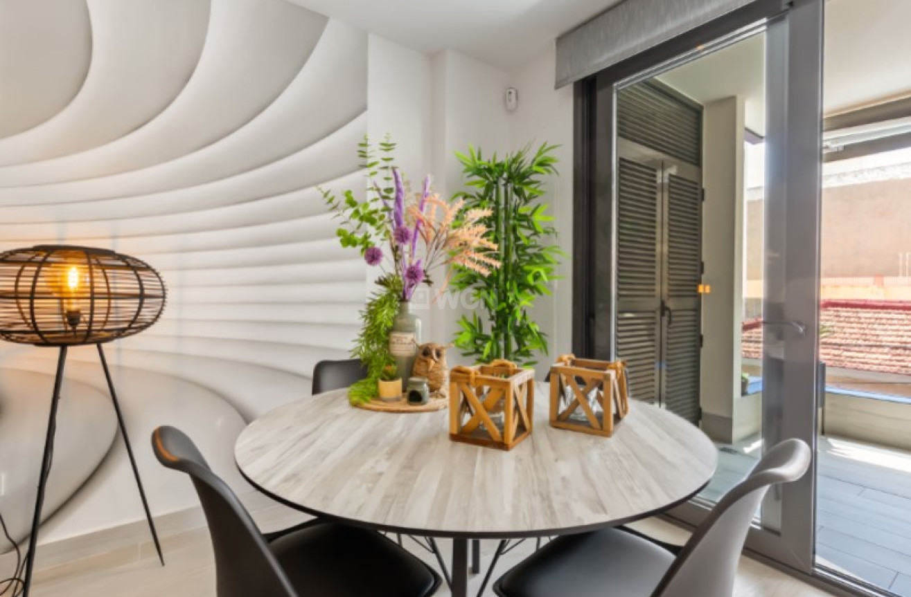 Odsprzedaż - Mieszkanie w bloku - Torrevieja - Costa Blanca