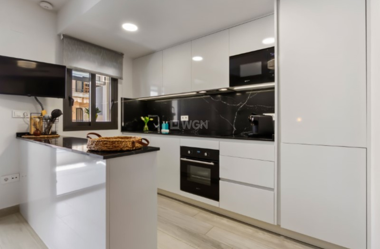 Odsprzedaż - Mieszkanie w bloku - Torrevieja - Costa Blanca