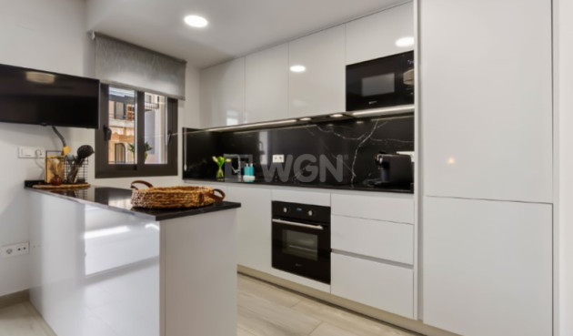 Odsprzedaż - Mieszkanie w bloku - Torrevieja - Costa Blanca