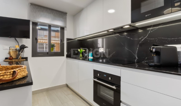 Odsprzedaż - Mieszkanie w bloku - Torrevieja - Costa Blanca