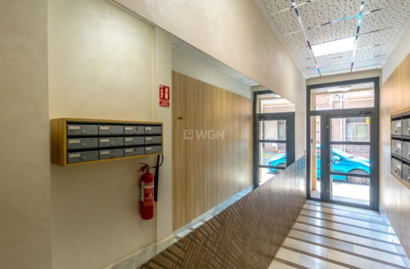 Odsprzedaż - Mieszkanie w bloku - Torrevieja - Costa Blanca