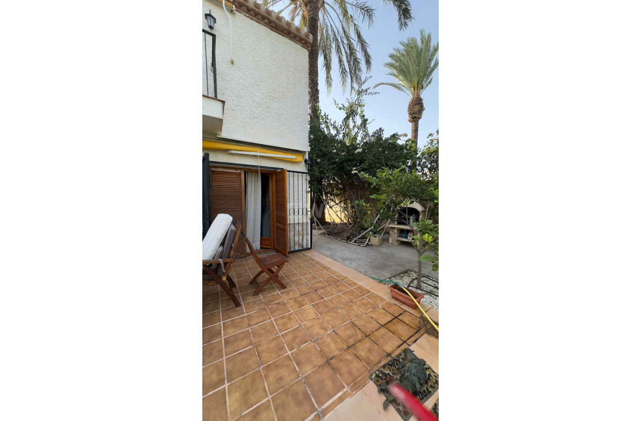 Odsprzedaż - Villa - Orihuela Costa - Punta Prima