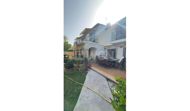 Odsprzedaż - Villa - Orihuela Costa - Punta Prima