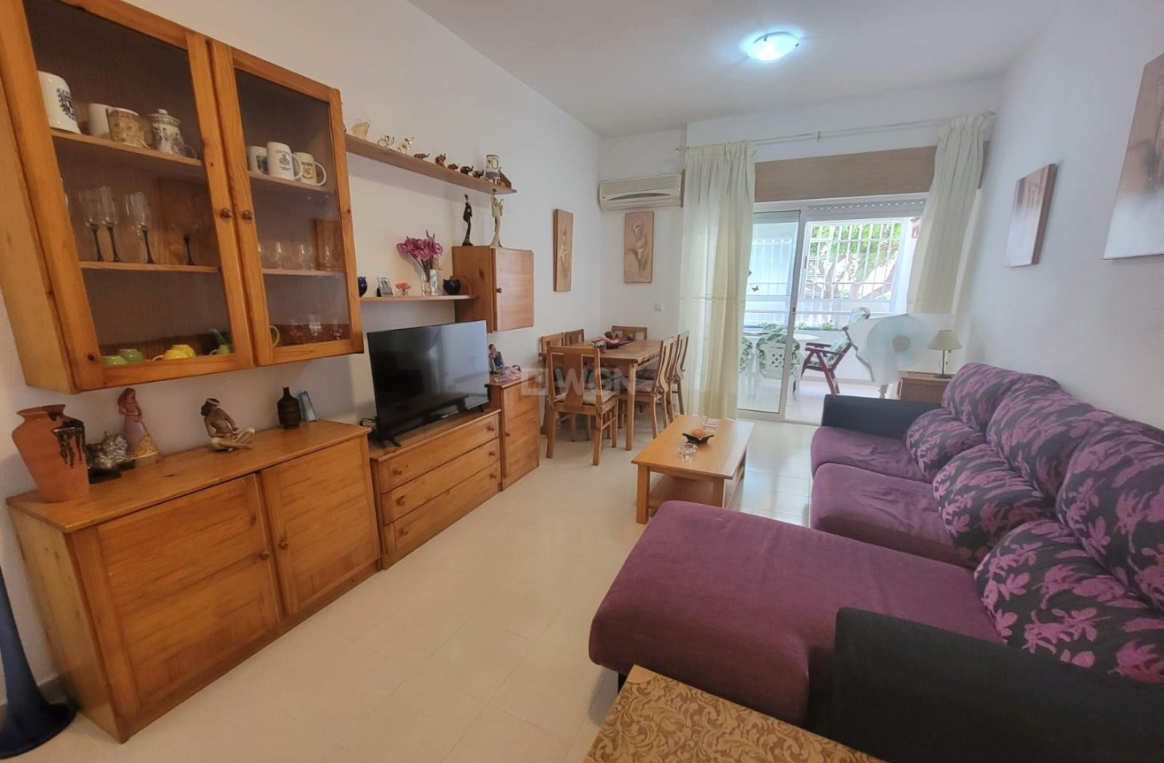 Resale - Apartment / flat - Torrevieja - aguas nuevas