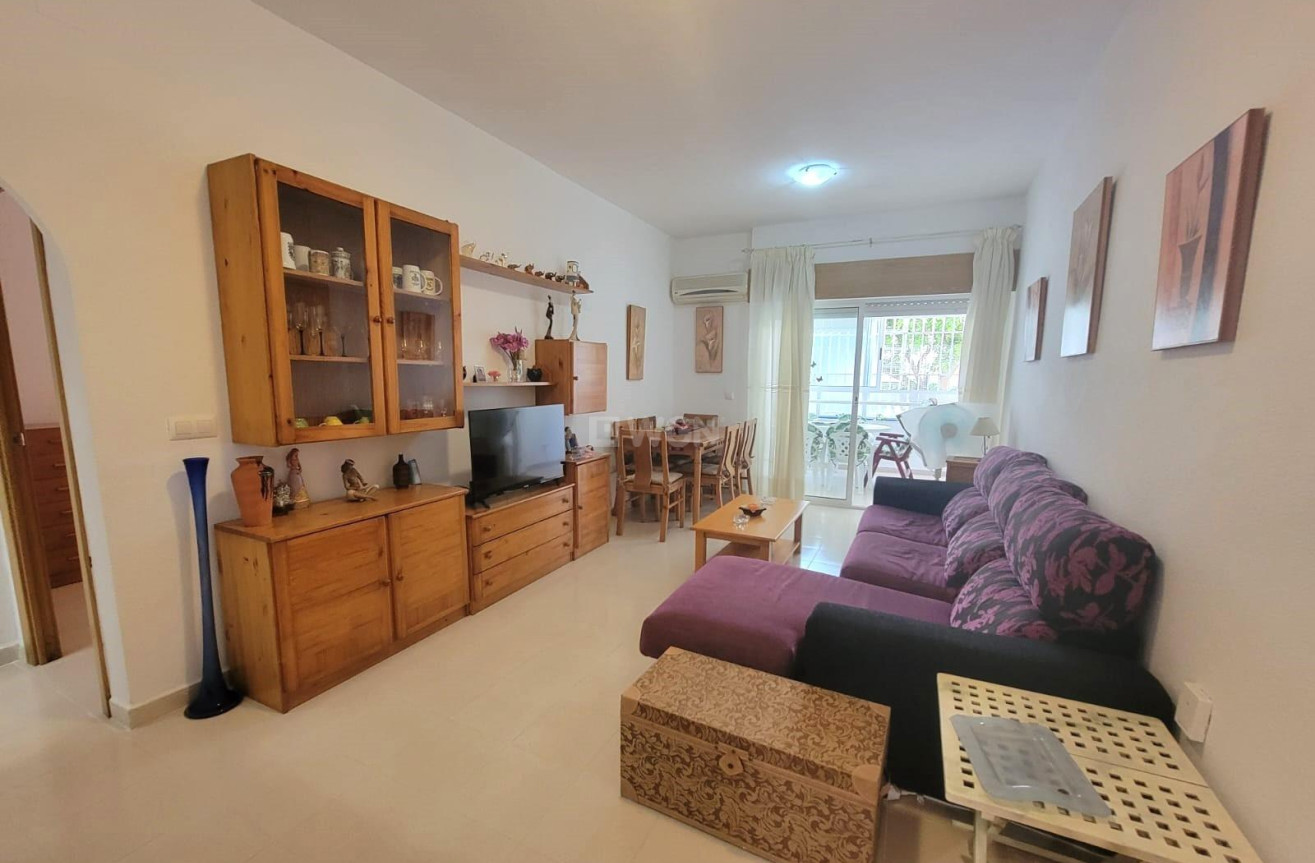 Resale - Apartment / flat - Torrevieja - aguas nuevas
