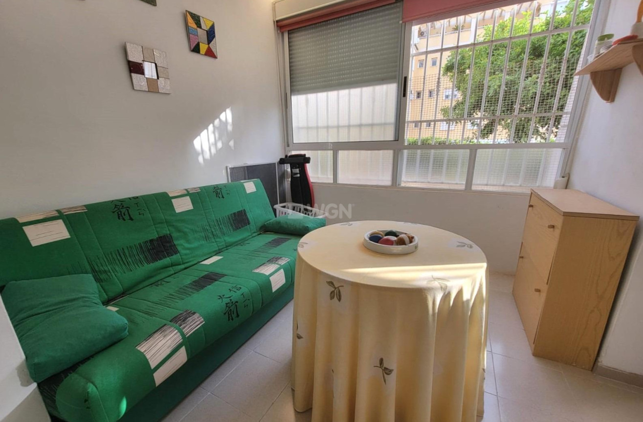 Resale - Apartment / flat - Torrevieja - aguas nuevas
