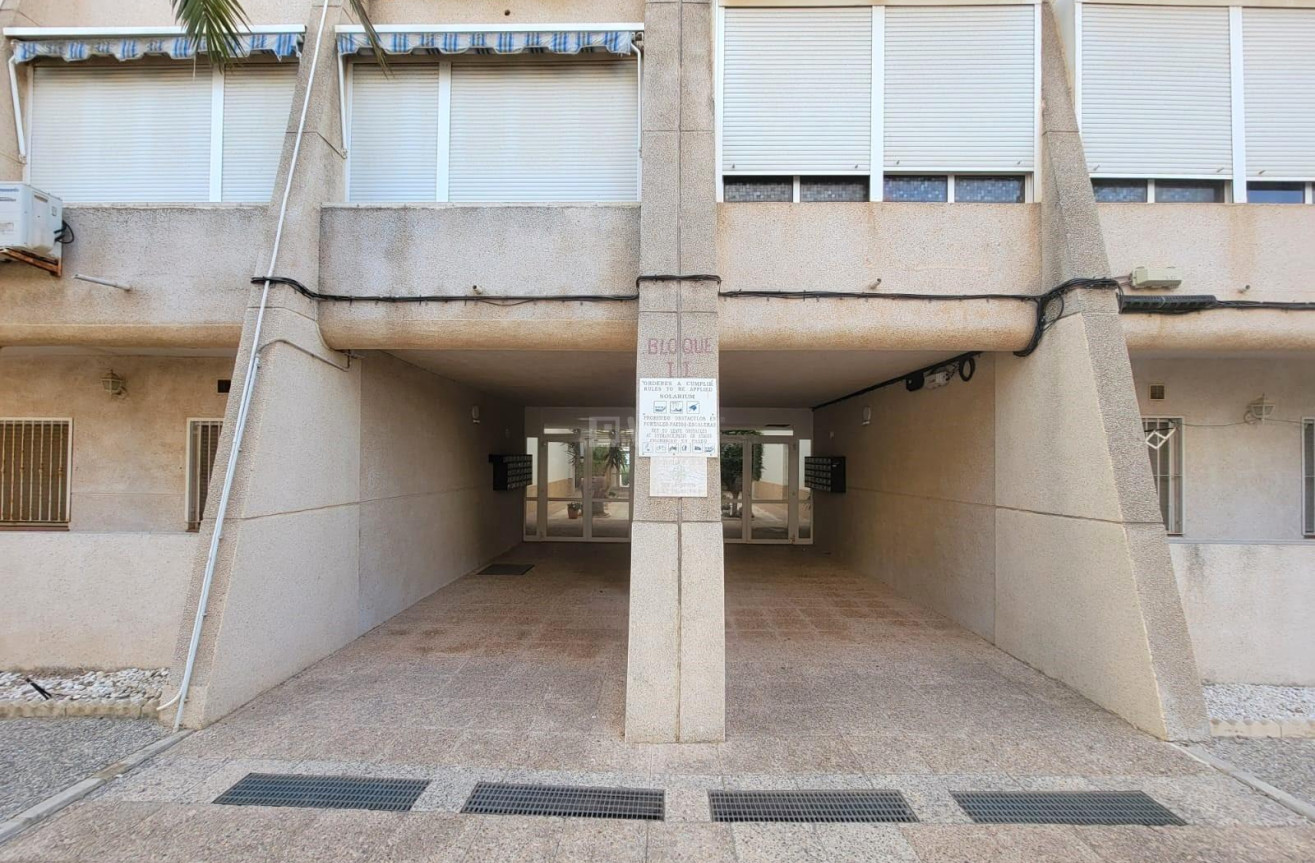 Resale - Apartment / flat - Torrevieja - aguas nuevas