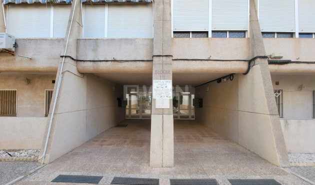 Resale - Apartment / flat - Torrevieja - aguas nuevas