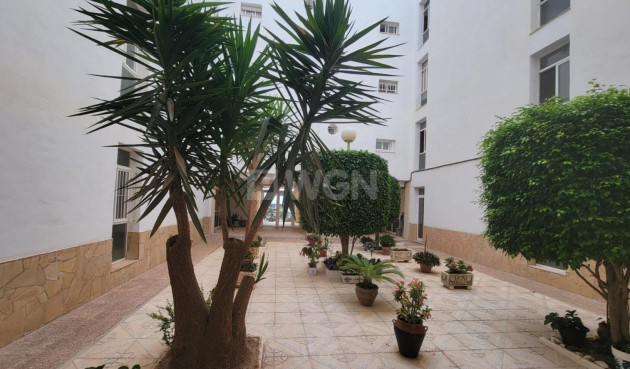 Resale - Apartment / flat - Torrevieja - aguas nuevas