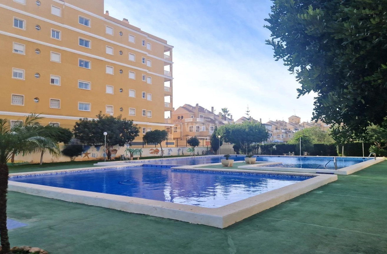 Resale - Apartment / flat - Torrevieja - aguas nuevas